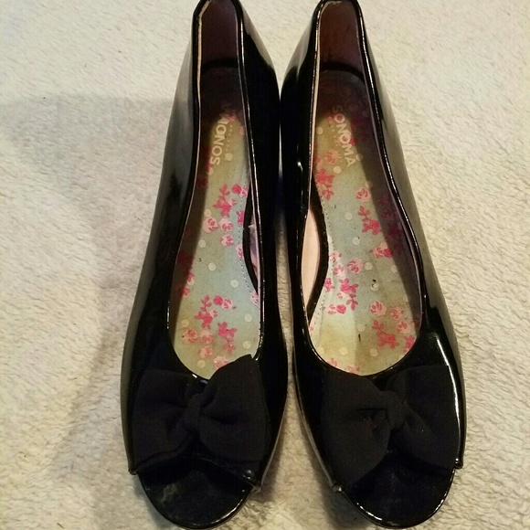 Shoes - Picture 3 of 3